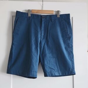 Banana Republic Aiden shorts, size 34, blue with small dots